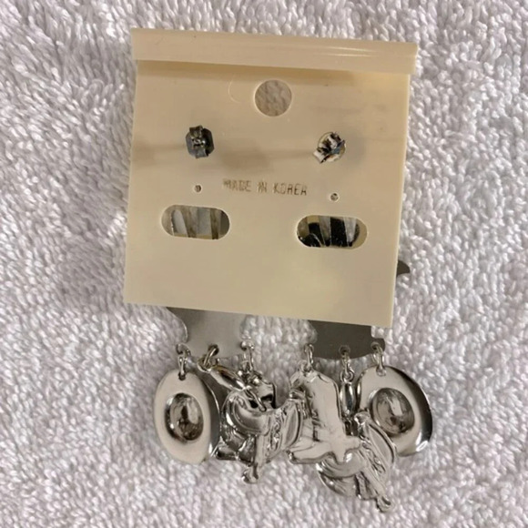 Vintage Black Silver Tone Metal Cowboy Hat Cowboy Boots Saddle Hand Earrings - Picture 3 of 7